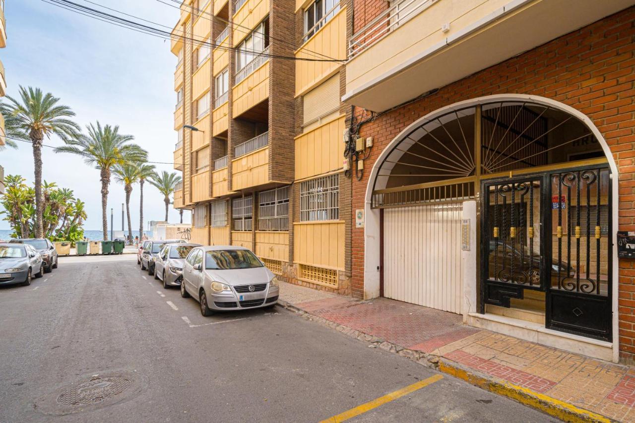 Casa Terra: Apartment 50 Meters From The Beach Torrevieja Kültér fotó